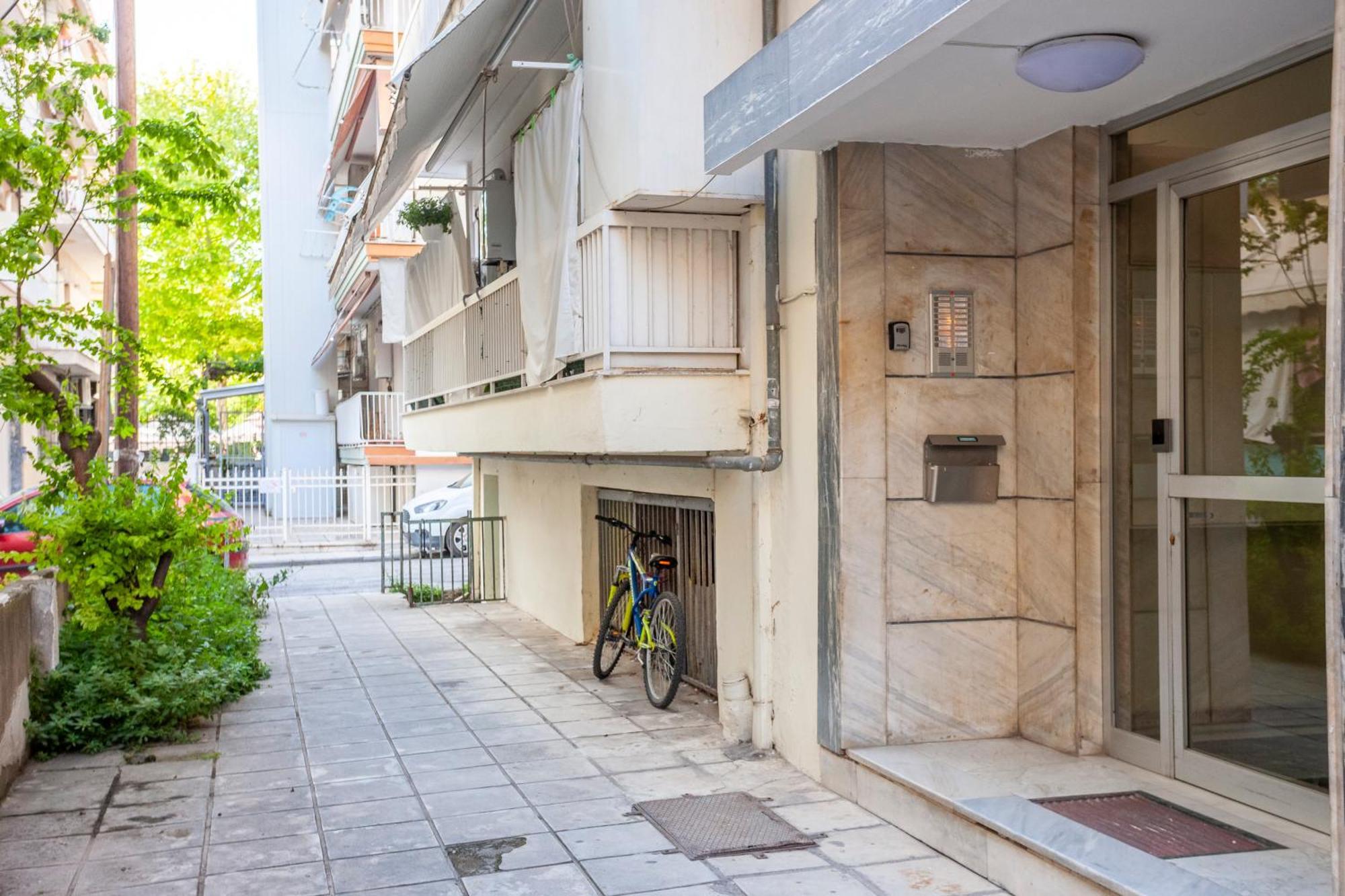 Mazi Rooms Charilaou 2,2 Thessaloniki Exterior photo
